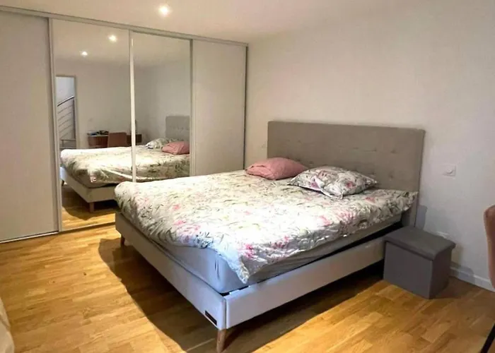 Area 5 Minutes From Paris * Suresnes